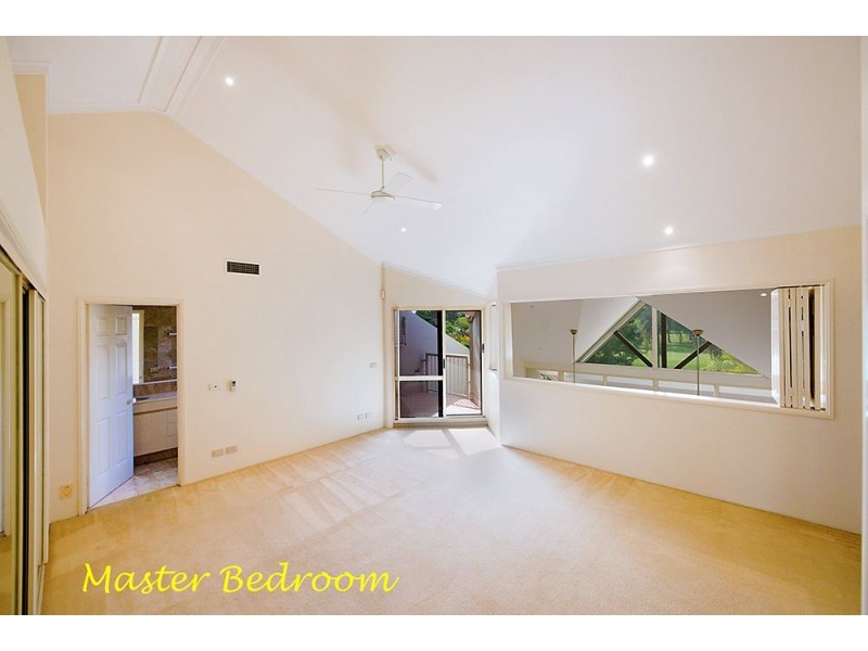 125 Santa Cruz Boulevard, Clear Island Waters QLD 4226