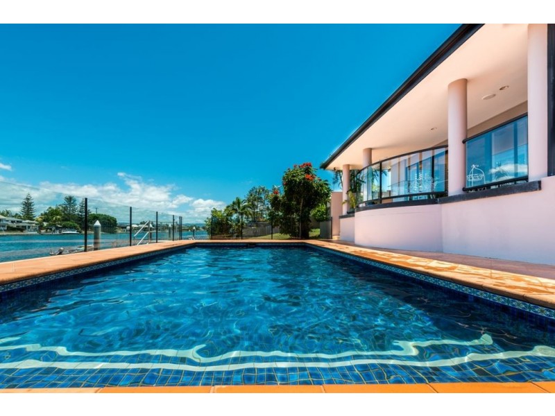 124 Amalfi Drive, Isle Of Capri QLD 4217