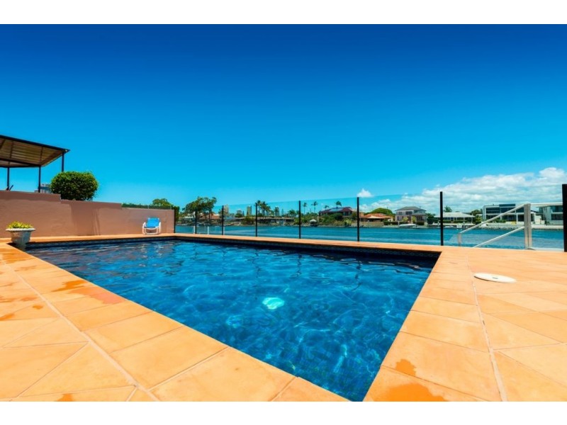 124 Amalfi Drive, Isle Of Capri QLD 4217