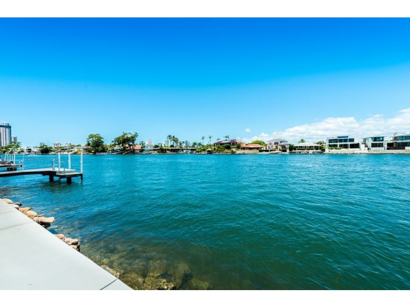 124 Amalfi Drive, Isle Of Capri QLD 4217