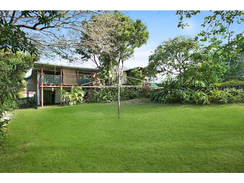 3 Tenth Avenue, Palm Beach QLD 4221