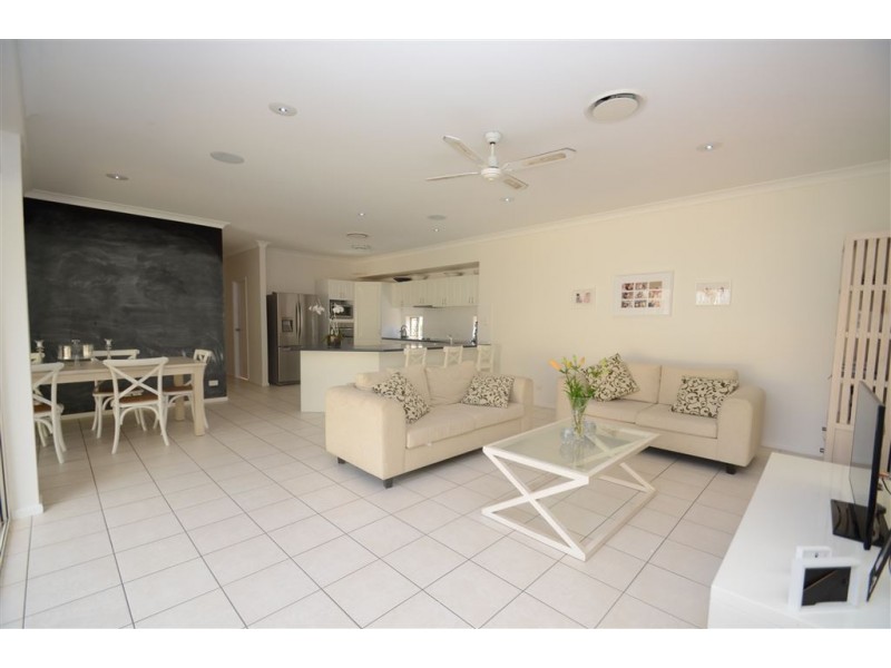 17 Kodiak Drive, Varsity Lakes QLD 4227