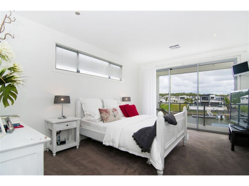 35 Harbourvue Court, Helensvale QLD 4212