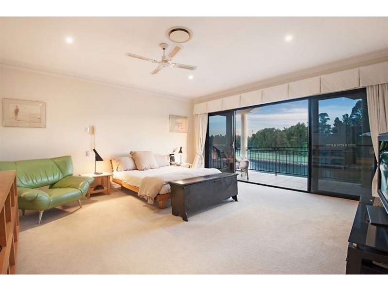 2120 Fernlea Close, Hope Island QLD 4212