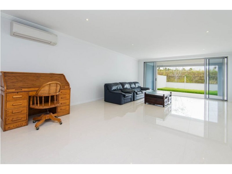 18 Compass Drive, Biggera Waters QLD 4216