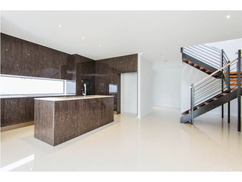 18 Compass Drive, Biggera Waters QLD 4216