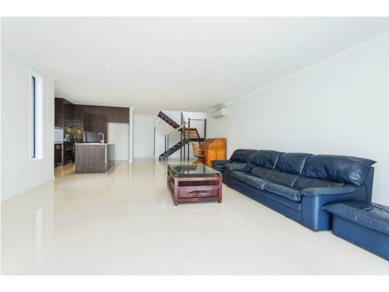 18 Compass Drive, Biggera Waters QLD 4216