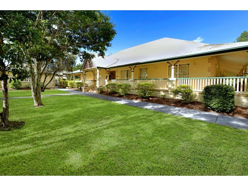 3 Lakeview Drive, Carrara QLD 4211