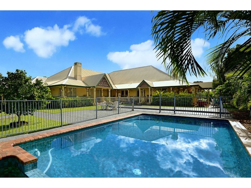 3 Lakeview Drive, Carrara QLD 4211