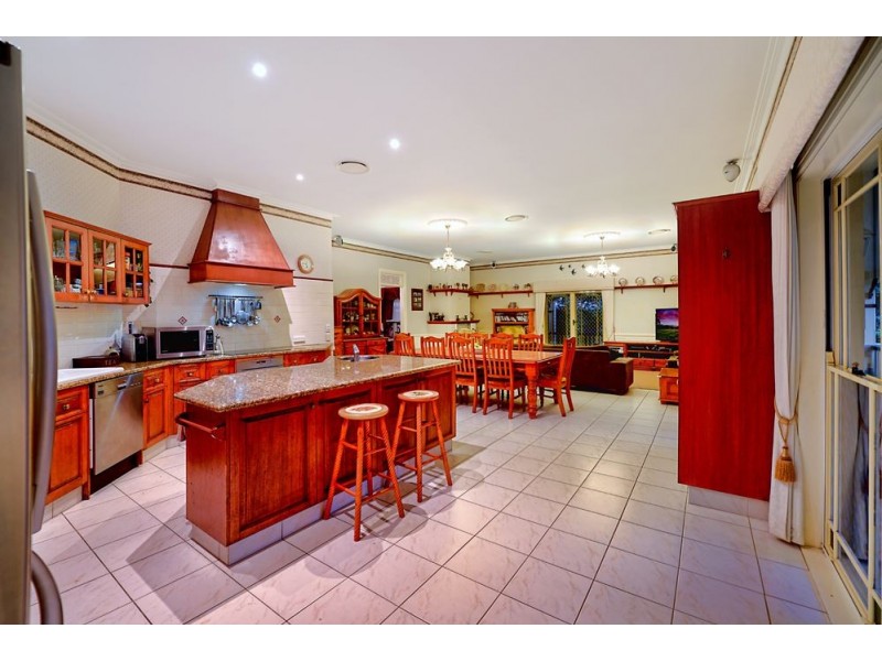 3 Lakeview Drive, Carrara QLD 4211
