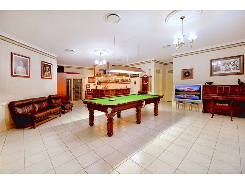 3 Lakeview Drive, Carrara QLD 4211