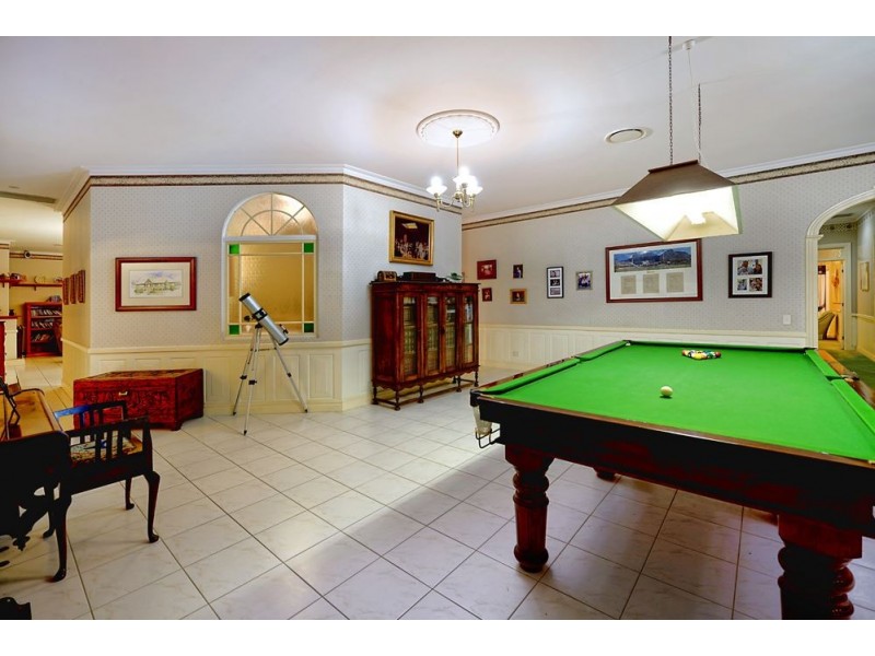 3 Lakeview Drive, Carrara QLD 4211