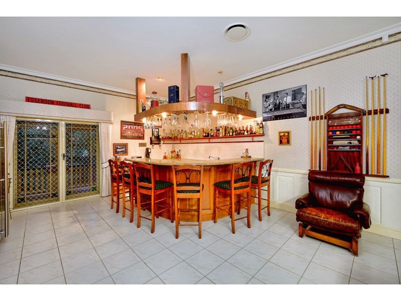 3 Lakeview Drive, Carrara QLD 4211