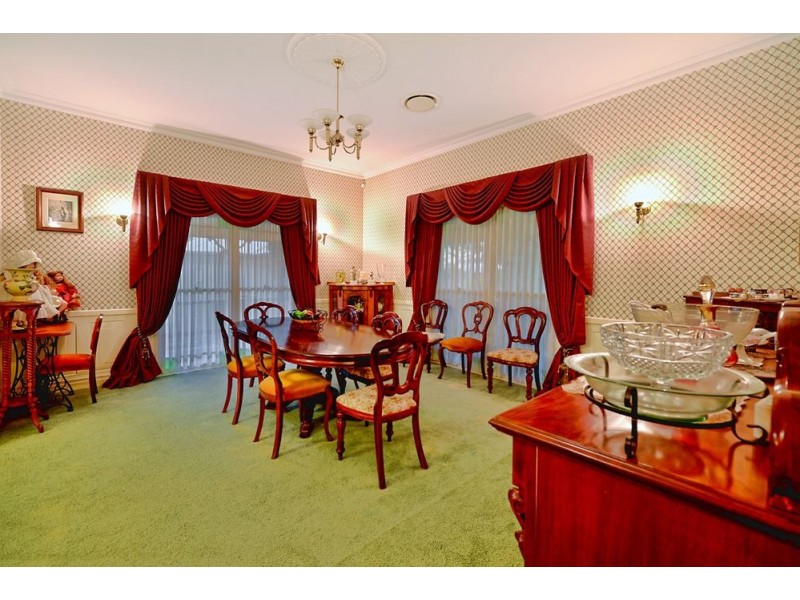 3 Lakeview Drive, Carrara QLD 4211