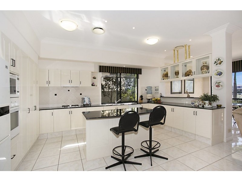 7 The Peninsula, Sovereign Islands QLD 4216