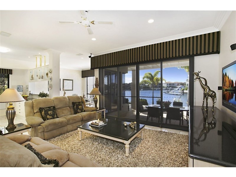 7 The Peninsula, Sovereign Islands QLD 4216