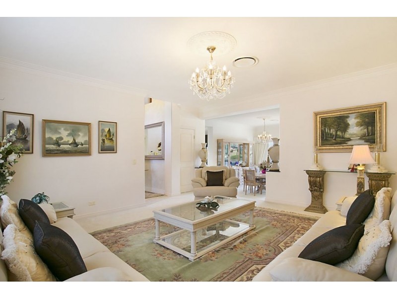 7 The Peninsula, Sovereign Islands QLD 4216