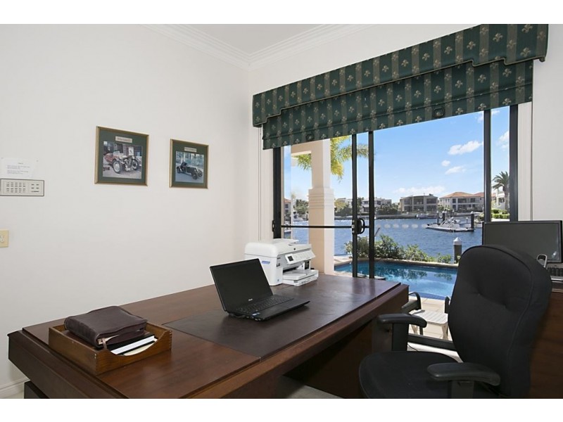 7 The Peninsula, Sovereign Islands QLD 4216