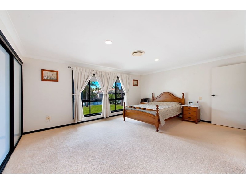 30 Saltbreeze Court, Runaway Bay QLD 4216