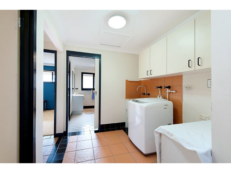 30 Saltbreeze Court, Runaway Bay QLD 4216