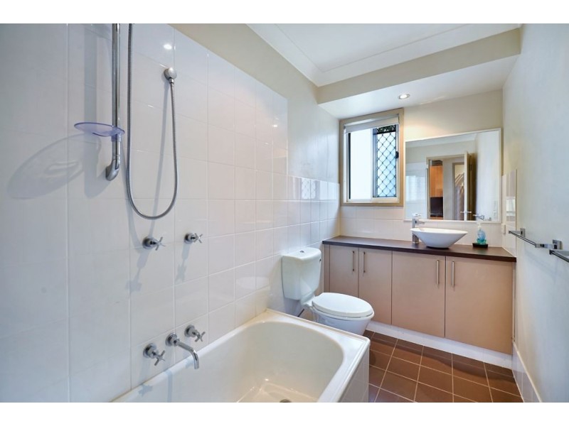 126 Plateau Crescent, Carrara QLD 4211