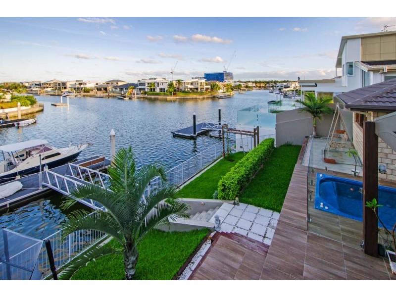 69 Compass Drive, Biggera Waters QLD 4216