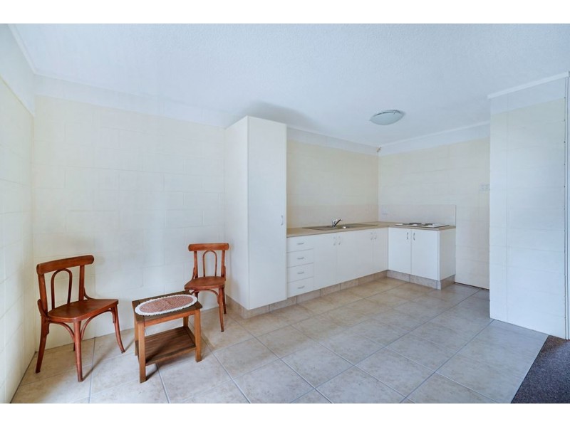 10 Leonard Avenue, Surfers Paradise QLD 4217