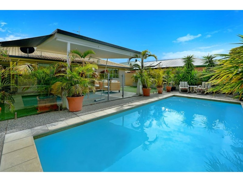 20 Mentone Ave, Bundall QLD 4217