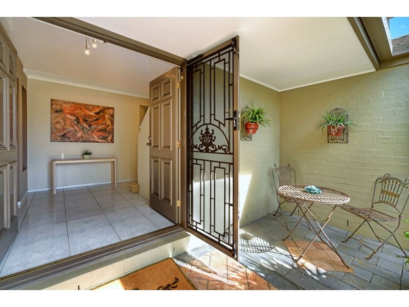 10 Montebello Court, Mermaid Waters QLD 4218