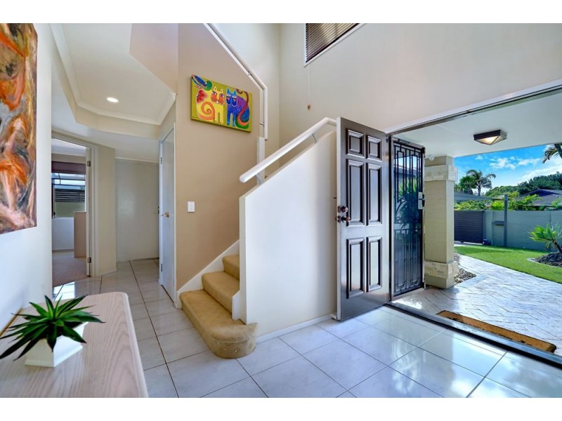 10 Montebello Court, Mermaid Waters QLD 4218