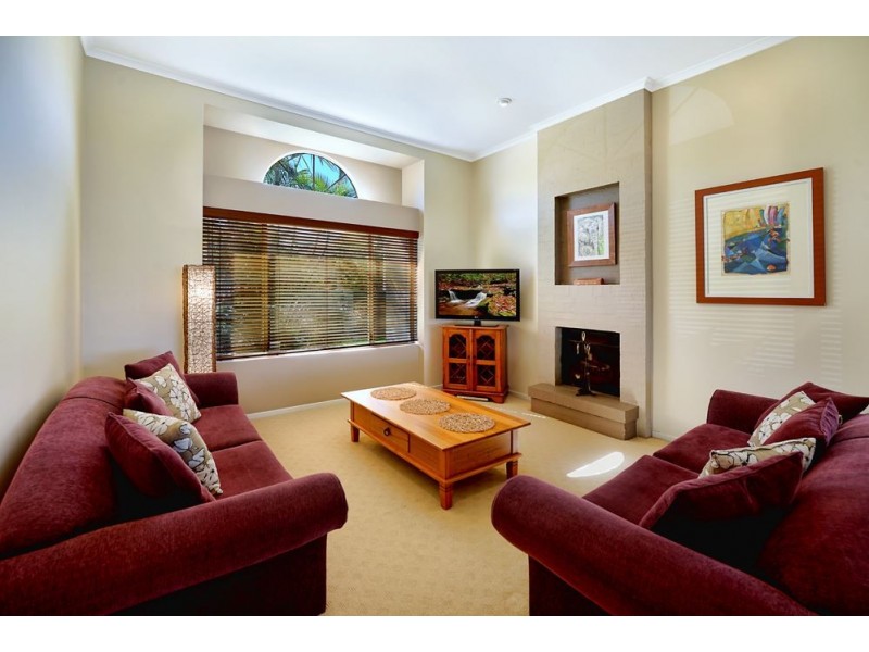 10 Montebello Court, Mermaid Waters QLD 4218