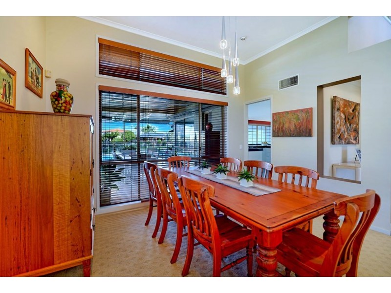 10 Montebello Court, Mermaid Waters QLD 4218
