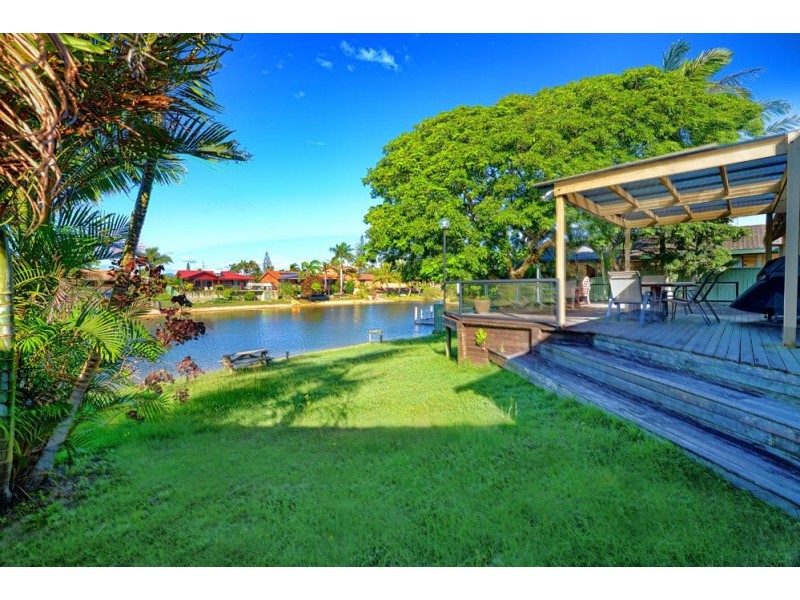 24 Kurrawa Avenue, Mermaid Waters QLD 4218