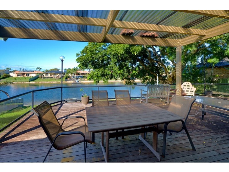 24 Kurrawa Avenue, Mermaid Waters QLD 4218