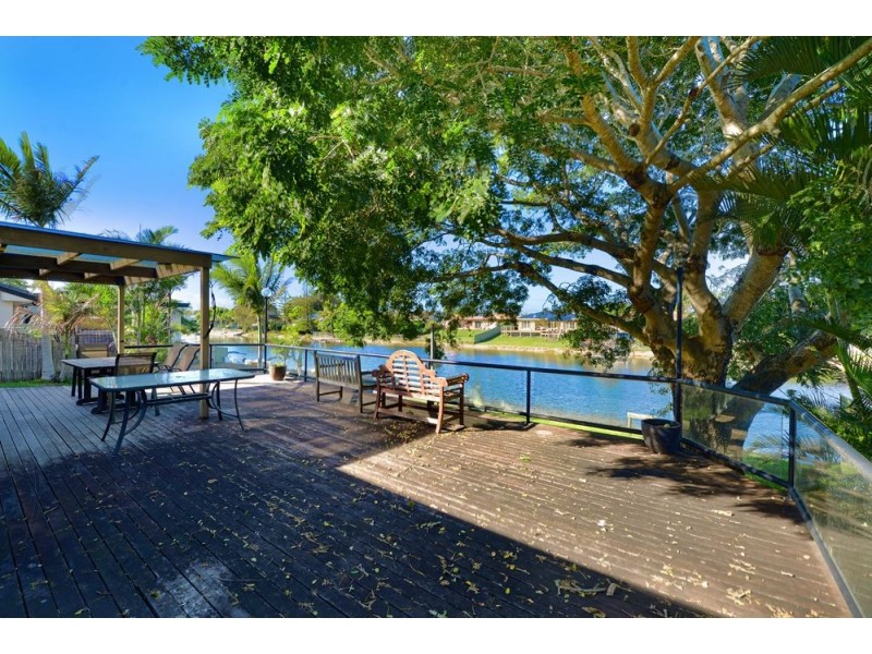 24 Kurrawa Avenue, Mermaid Waters QLD 4218