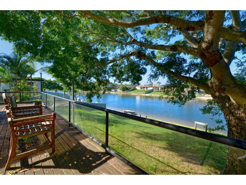 24 Kurrawa Avenue, Mermaid Waters QLD 4218