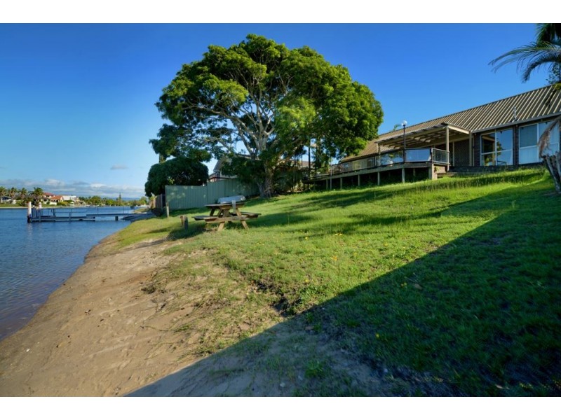 24 Kurrawa Avenue, Mermaid Waters QLD 4218