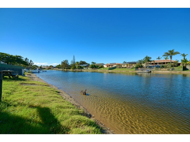 24 Kurrawa Avenue, Mermaid Waters QLD 4218