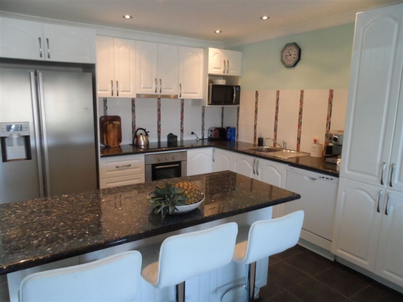 4 Orvieto Ave, Mermaid Waters QLD 4218