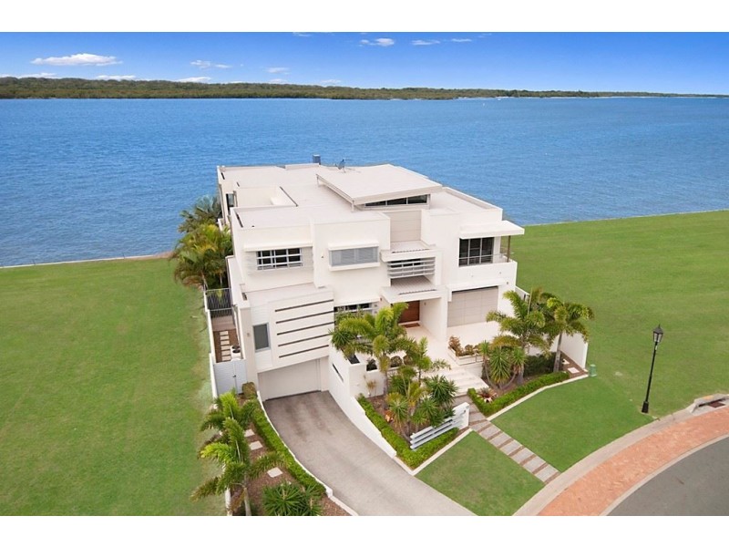 13 Parklane Terrace, Sovereign Islands QLD 4216