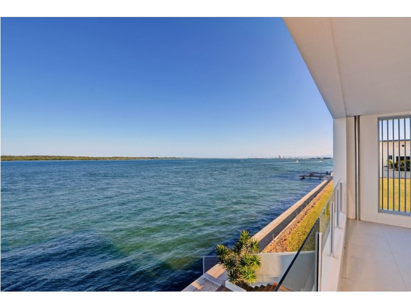 13 Parklane Terrace, Sovereign Islands QLD 4216