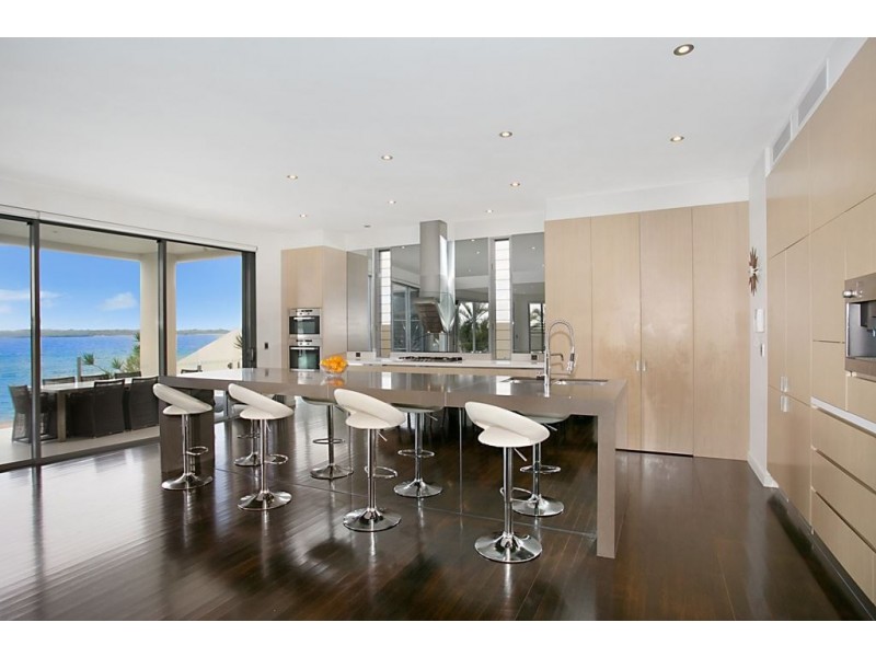 13 Parklane Terrace, Sovereign Islands QLD 4216