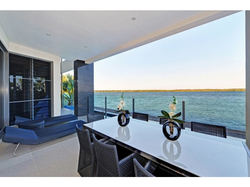 13 Parklane Terrace, Sovereign Islands QLD 4216