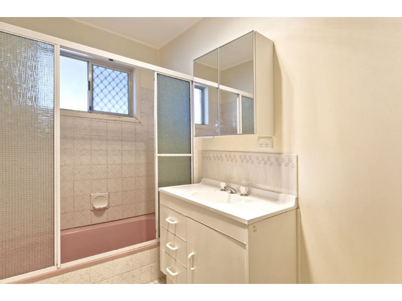 15 Nambur Street, Runaway Bay QLD 4216