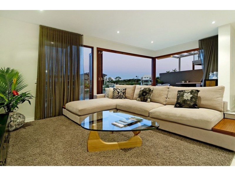 2/43 Compass Drive, Biggera Waters QLD 4216