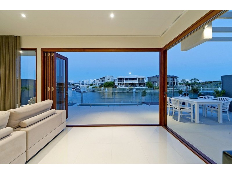 2/43 Compass Drive, Biggera Waters QLD 4216
