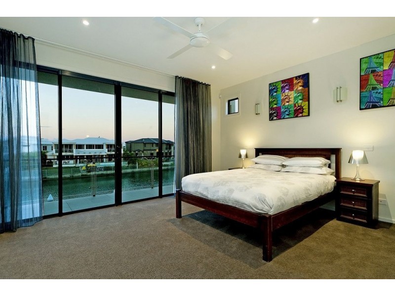 2/43 Compass Drive, Biggera Waters QLD 4216