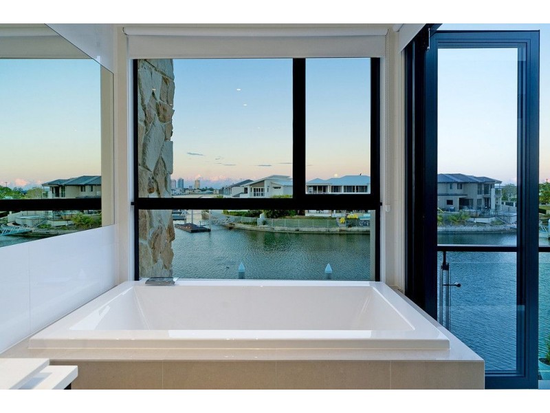 2/43 Compass Drive, Biggera Waters QLD 4216