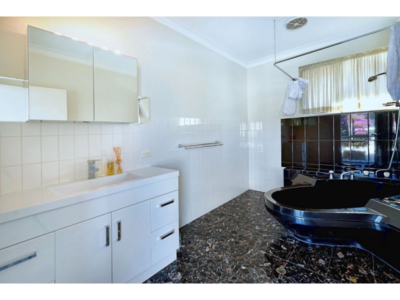 1 Cabana Boul (403 Benowa Rd), Benowa Waters QLD 4217