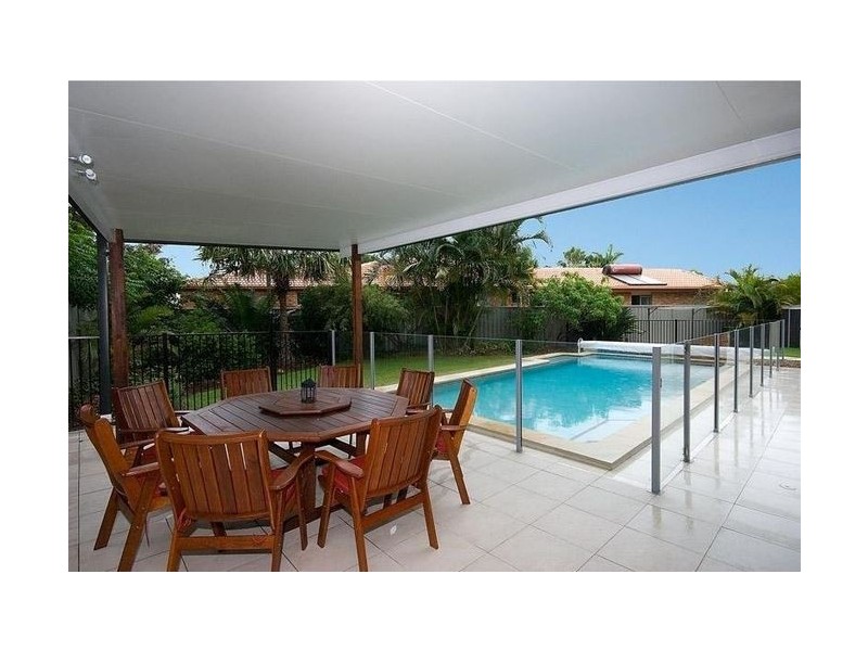 9 Montebello Court, Mermaid Waters QLD 4218